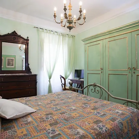 Corte Palazzo Picedi Benettini 3*